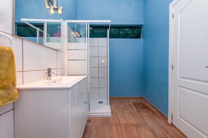 Shower, towels - Villa Thai (Albufeira)