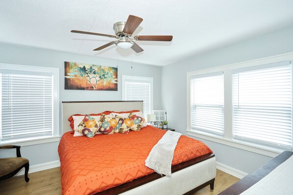 3 bedrooms, desk, iron/ironing board, free WiFi