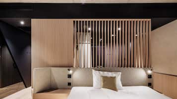 Junior Suite | Laptop workspace, blackout curtains, free WiFi