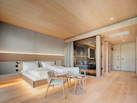 Espacio para trabajar con laptop, cortinas blackout y wifi gratis 