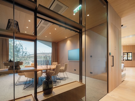 Meeting facility