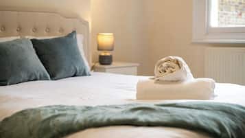 Standard Double Room | Desk, laptop workspace, iron/ironing board, free WiFi