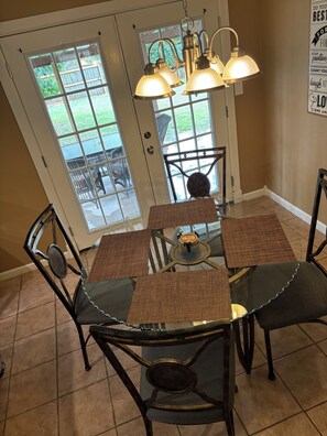 Dining - Convenient, and Clean Home 1BR (Springdale)