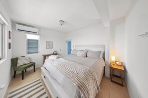 1 slaapkamer, een strijkplank/strijkijzer, wifi, beddengoed