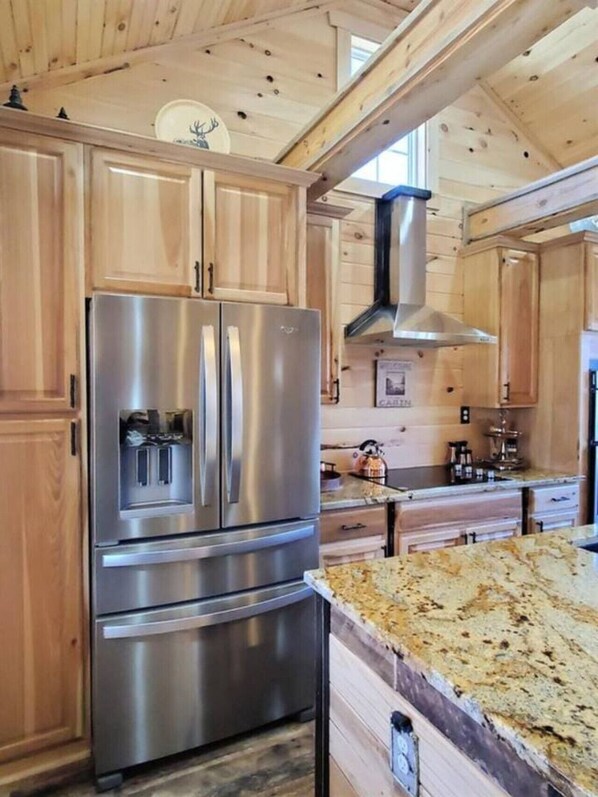 Refrigerador, microondas, horno, placa de cocina