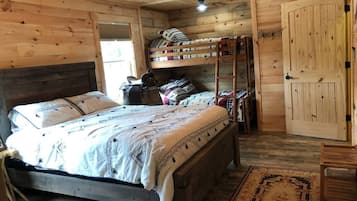 2 bedrooms, desk, free WiFi, bed sheets