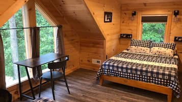 2 bedrooms, desk, WiFi, bed sheets