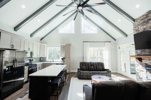 ثلاجة، ميكروويف، فرن، موقد طهي مسطح