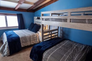 4 bedrooms, free WiFi, bed sheets