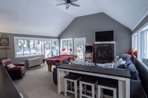 TV, fireplace, stereo