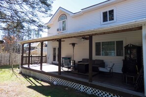 Terrace/patio - Chic Catskills Farmhouse (Thompson)