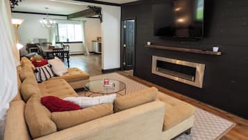 TV, fireplace, stereo