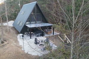 Outdoor dining - Red River Gorge Raven’s Summit Luxury HotTub WiFi (Campton)