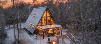 Red River Gorge Raven’s Summit Luxury HotTub WiFi