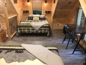 2 bedrooms, desk, WiFi, bed sheets