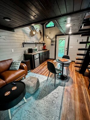 Interior - Turtle Hatch-Hillside Cottage (Campton)