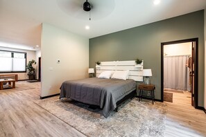 4 عدّة غرف نوم ومكواة/لوح كي وسرير سفر وواي فاي