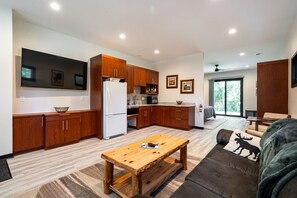 TV, fireplace, stereo