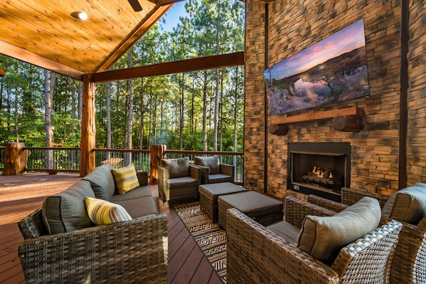 Property grounds - New Cabin/Private Pickleball Court/Hot Tub/Firepit/Foosball/Fireplace/Families (Broken Bow)