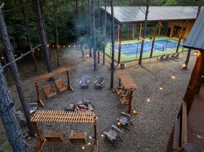 Terrace/patio - New Cabin/Private Pickleball Court/Hot Tub/Firepit/Foosball/Fireplace/Families (Broken Bow)