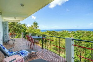 Terrace/patio - Mountain Top Hideaway, Pool & Stunning views (Vieques)