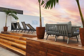 Sun deck - Luxe Condos Complex with Roof Pool (Playa del Carmen)