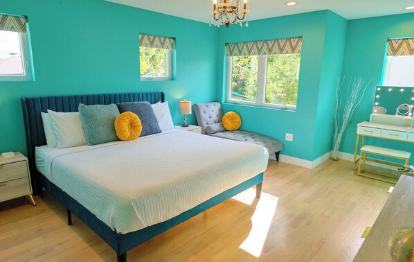 5 bedrooms, desk, iron/ironing board, WiFi