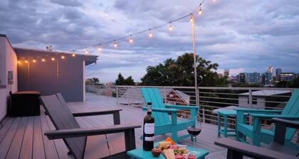 Spacious 5-bedroom house with WiFi, AC in walkable LoHi Denver