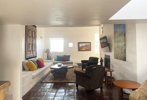 Smart-TV, Kamin, Computerbildschirme, Drucker