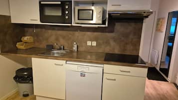 Réfrigérateur, micro-ondes, four, lave-vaisselle