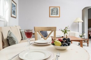 2 bedrooms, desk - Marathitis Cottage House - Aegean sea View (Naxos)