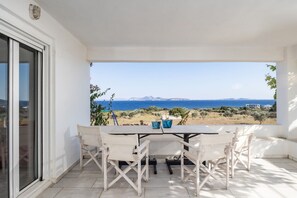 2 bedrooms, desk - Marathitis Cottage House - Aegean sea View (Naxos)