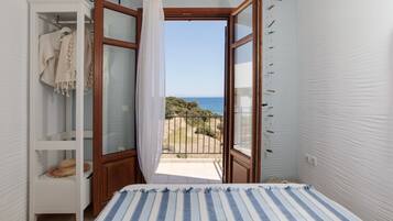 Villa | 4 bedrooms, desk