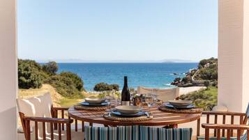 Villa | 4 bedrooms, desk
