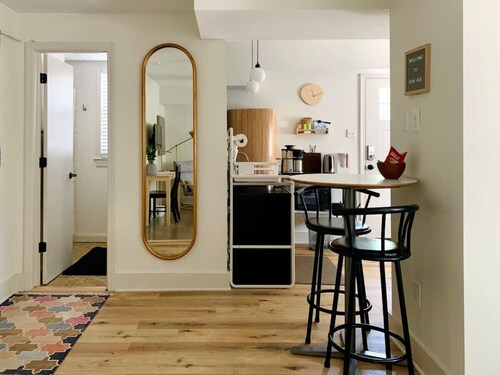 Cozy Bon Air Guest Suite with Private Entrance