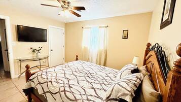 3 chambres, coffres-forts dans les chambres, fer et planche à repasser