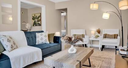 Charming 2-bedroom house in amazing Belleville with AC, WiFi