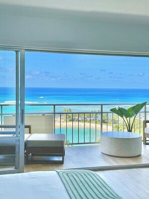 Property grounds - Oceanfront Tropical Home (Car Available) (Honolulu)
