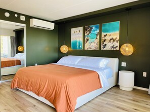 1 bedroom, iron/ironing board, WiFi, bed sheets - Oceanfront Paradise (Car Available) (Honolulu)