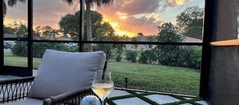 Paradise awaits! Heated pool, huge lanai, outdoor oasis close to downtown Naples