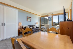 Studio | Interior
