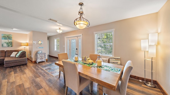 House, 3 Bedrooms | Dining