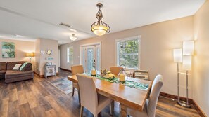 House, 3 Bedrooms | Dining - Tee Time On Breezemont 3 Bedroom Home (Sarasota)