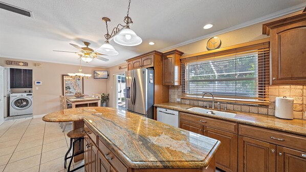 House, 3 Bedrooms | Private kitchen | Fridge, oven, coffee/tea maker, toaster - Tee Time On Breezemont 3 Bedroom Home (Sarasota)