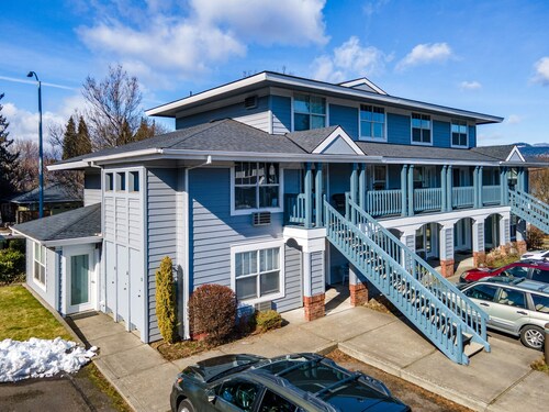 18 Lodge 1 Bedroom Condo