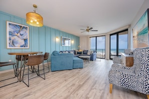 Condo, 3 chambres | Aire de séjour