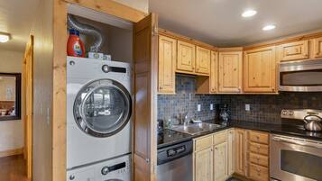 Condo, 2 Bedrooms | Private kitchen