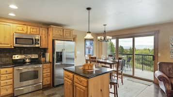 Condo, 2 Bedrooms | Private kitchen