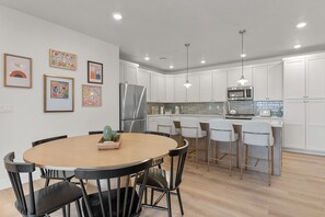 Condo, 3 habitaciones | Restaurantes