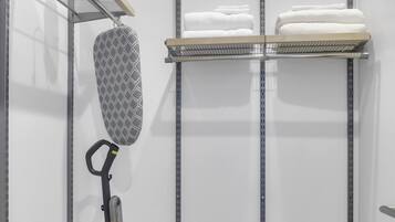 Apartment, 2 Bedrooms | Interior